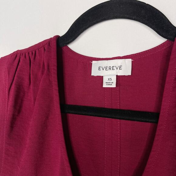 Evereve XSmall XS Raspberry Red Sleeveless V Neck Blouse Top Cinched Shoulder - Picture 3 of 6